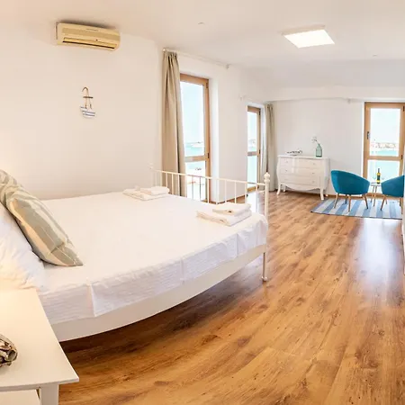 Umag Seafront Seaview Center Apartments Old Town 1,2,3,4 By Rentistra Exterior photo