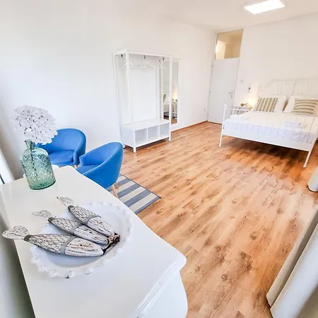 Umag Seafront Seaview Center Apartments Old Town 1,2,3,4 By Rentistra Exterior photo