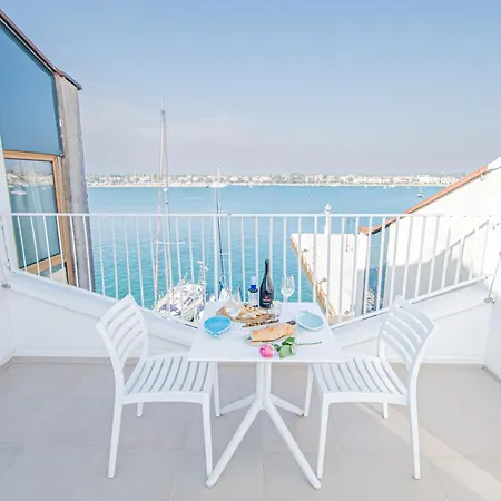 Umag Seafront Seaview Center Apartments Old Town 1,2,3,4 By Rentistra Exterior photo