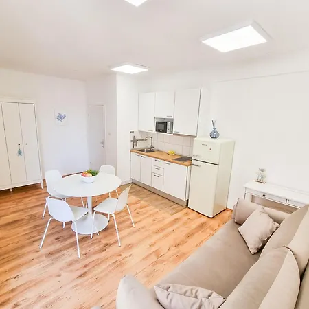 Umag Seafront Seaview Center Apartments Old Town 1,2,3,4 By Rentistra Exterior photo