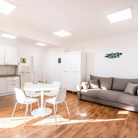 Umag Seafront Seaview Center Apartments Old Town 1,2,3,4 By Rentistra Exterior photo