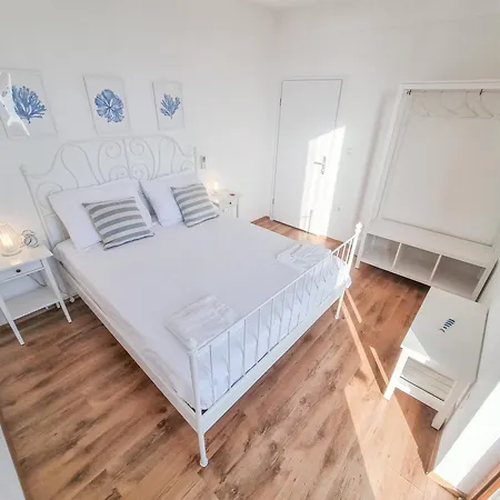 Umag Seafront Seaview Center Apartments Old Town 1,2,3,4 By Rentistra Exterior photo