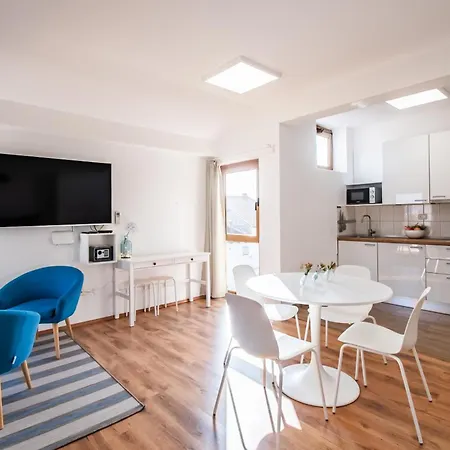 Umag Seafront Seaview Center Apartments Old Town 1,2,3,4 By Rentistra Exterior photo