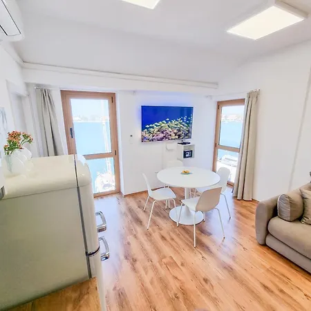 Umag Seafront Seaview Center Apartments Old Town 1,2,3,4 By Rentistra Exterior photo
