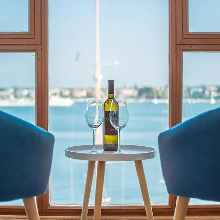 Umag Seafront Seaview Center Apartments Old Town 1,2,3,4 By Rentistra Exterior photo