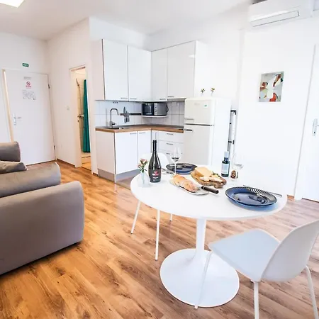 Umag Seafront Seaview Center Apartments Old Town 1,2,3,4 By Rentistra Exterior photo