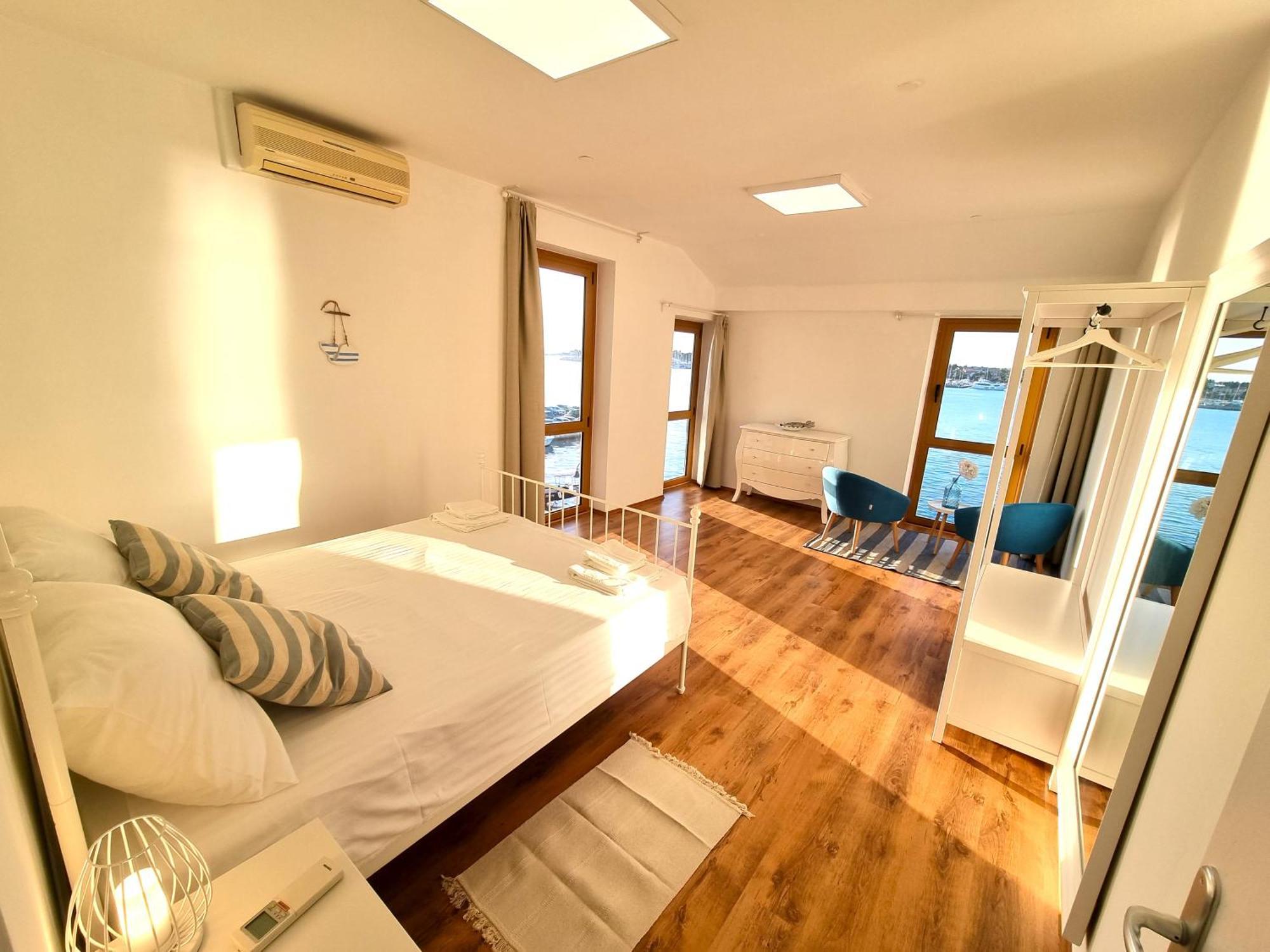 Apartment Seafront Seaview Center Old Town 1,2,3,4 By Rentistra