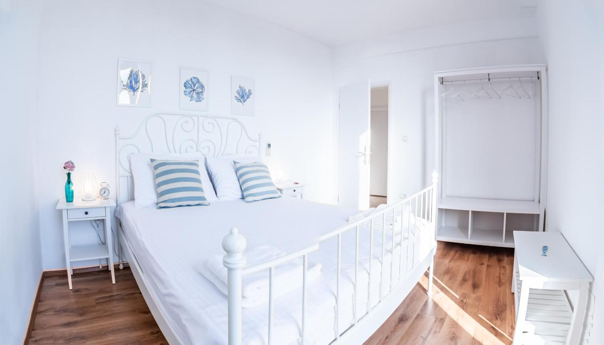 Apartment Seafront Seaview Center Old Town 1,2,3,4 By Rentistra