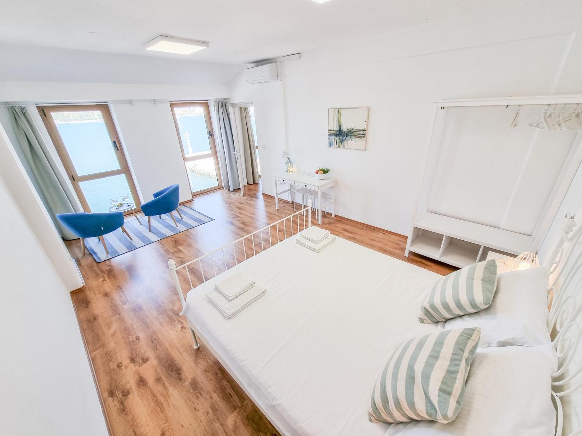 Apartment Seafront Seaview Center Old Town 1,2,3,4 By Rentistra *