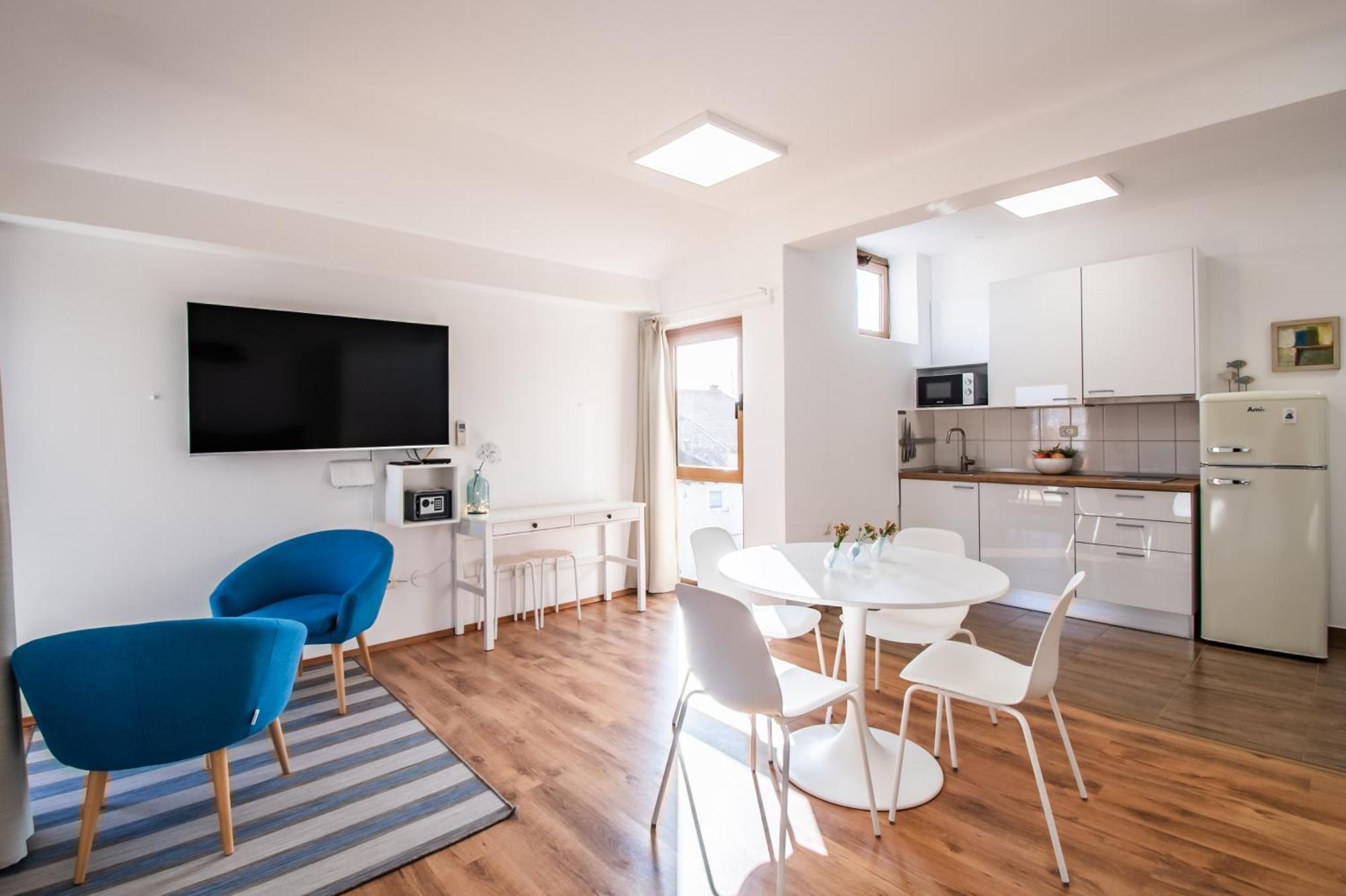 Apartment Seafront Seaview Center Old Town 1,2,3,4 By Rentistra