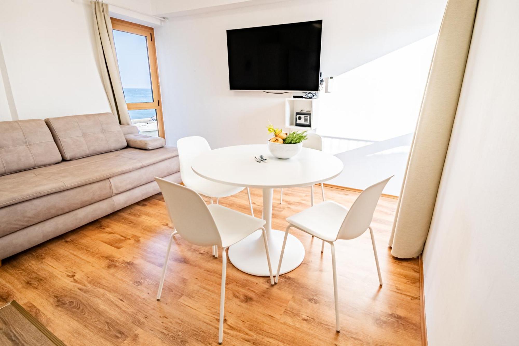 Apartment Seafront Seaview Center Old Town 1,2,3,4 By Rentistra