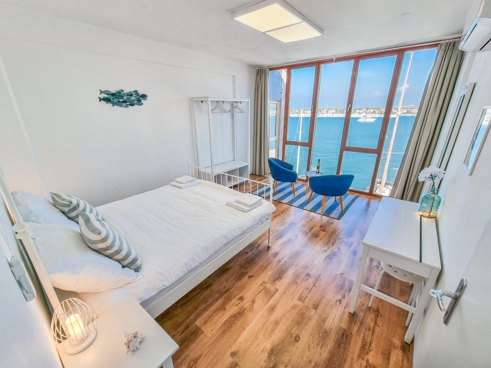 Apartment Seafront Seaview Center Old Town 1,2,3,4 By Rentistra *