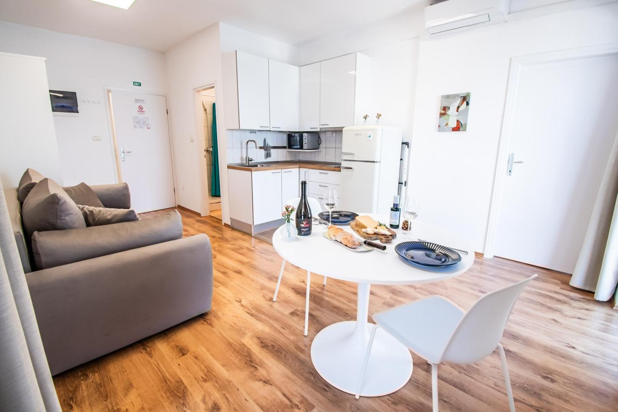 Seafront Seaview Center Old Town 1,2,3,4 By Rentistra *